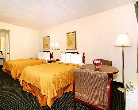 Quality Inn Executive Center Грийнвил Стая снимка
