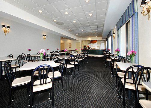 Quality Inn Executive Center Грийнвил Ресторант снимка